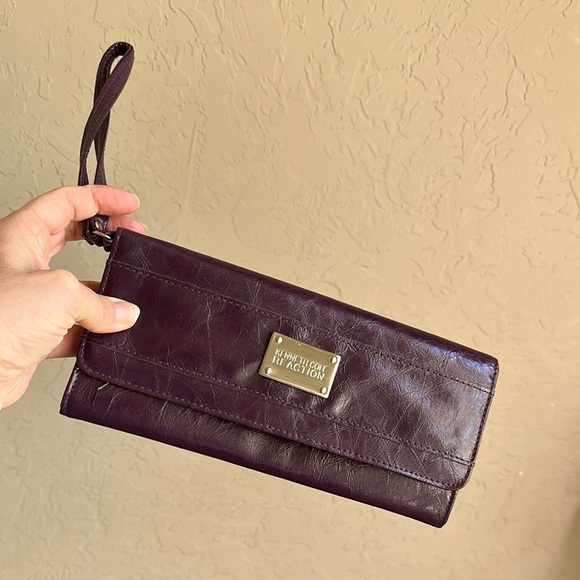 Kenneth Cole Reaction Purple Wristlet‎ Wallet - Picture 1 of 5